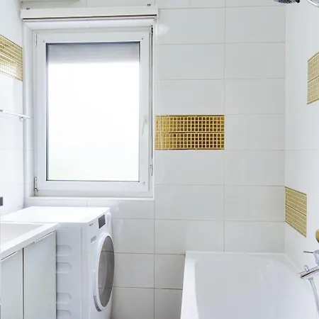 Wunderschoene Helle Min 30 Days * İnnsbruck